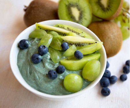 Spirulina smoothie A spirulina ízét kellemesebbé tehetjük, ha elkeverjük gyümölcsös turmixban vagy joghurtban..