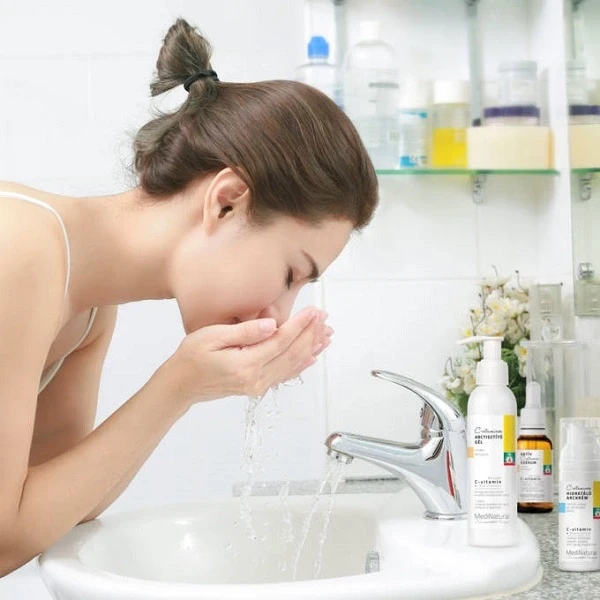 MediNatural C-VITAMINOS ARCTISZTÍTÓ GÉL 150ML