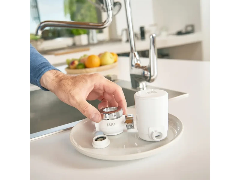 LAICA Genova HYDROSMART rendszerű csapra szerelhető mikroplasztik-stop vízszűrő 900L/3hó