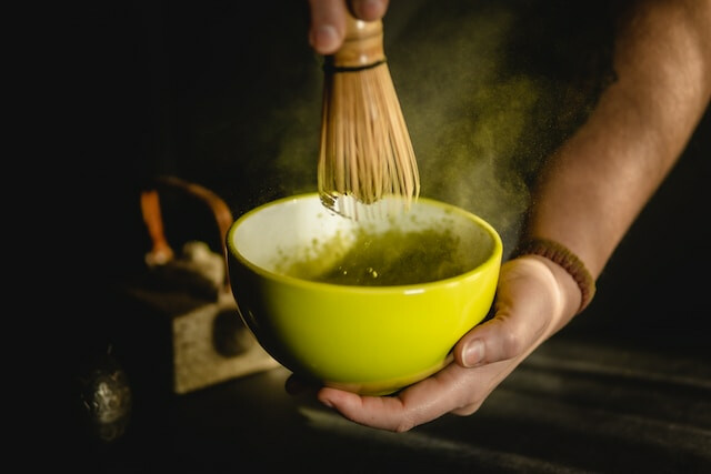A matcha tea a tradicionális japán kultúra öröksége, értékes hatóanyagokban gazdag, frissítő hatású ital.