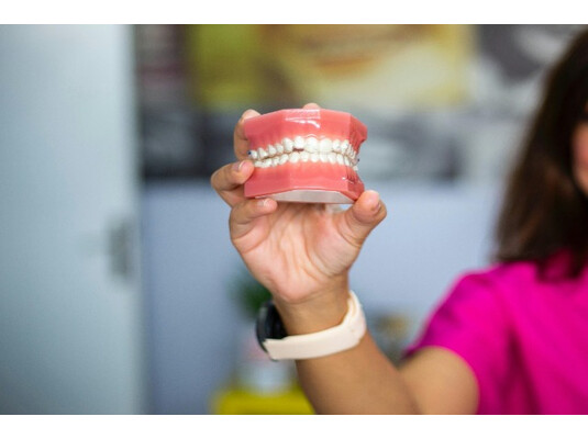 fogínygyulladás, fogínygyulladás kezelése. ínyvérzés okai, fogínygyulladás tünetei, fogínygyulladás természetes kezelése, ínygyulladás ellen, szájüregi gyulladás kezelése, Gingisol oldat, Gingisol gél, szájhigiénia fontossága