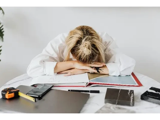 Kräuterblut szirup, Krauterblut szirup, vaspótlás természetesen, vashiány kezelése, természetes vaskészítmény, vas és vitamin szirup, fáradtság elleni vitamin, vérszegénység természetes kezelése, vas pótlása szervezetben, energiahiány vitaminok