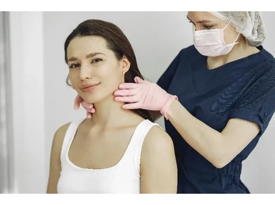 pajzsmirigy alulműködés tünetei, hipotireózis jelei, pajzsmirigy hormon, Hashimoto, TSH érték, T3 T4 szint, természetes pajzsmirigy támogatás, hormonháztartás egyensúly, fáradtság, súlygyarapodás, hajhullás, hidegérzet, depresszió