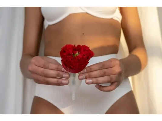 PCOS természetes kezelése, PCOS kezelése gyógyszerek nélkül, PCOS és hormonális egyensúly, női egészség és PCOS, hormonegyensúly helyreállítása